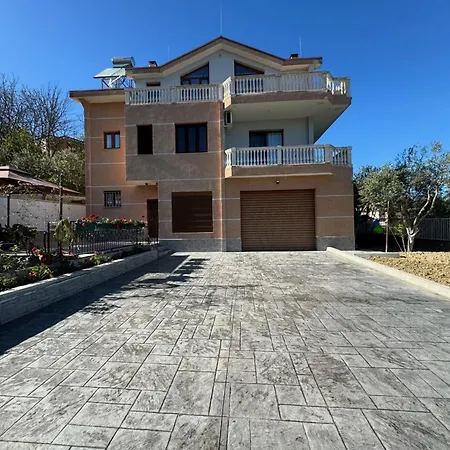 Ferienhaus Ajla's Vorë